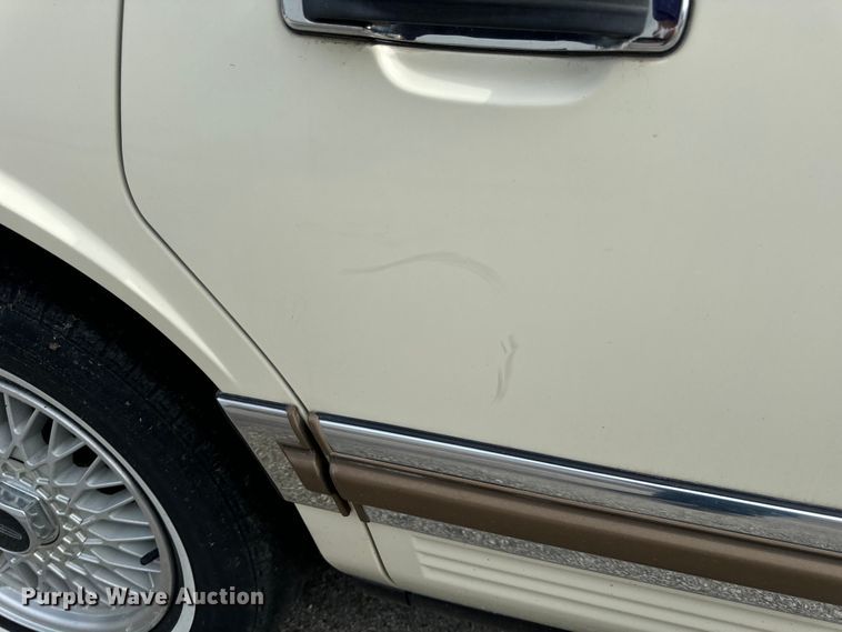 image for item EH6954 1990 Lincoln  Town Car 