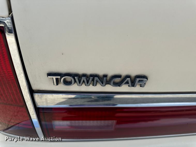 image for item EH6954 1990 Lincoln  Town Car 