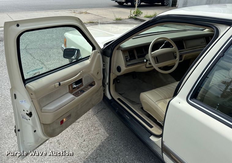 image for item EH6954 1990 Lincoln  Town Car 