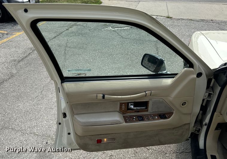 image for item EH6954 1990 Lincoln  Town Car 