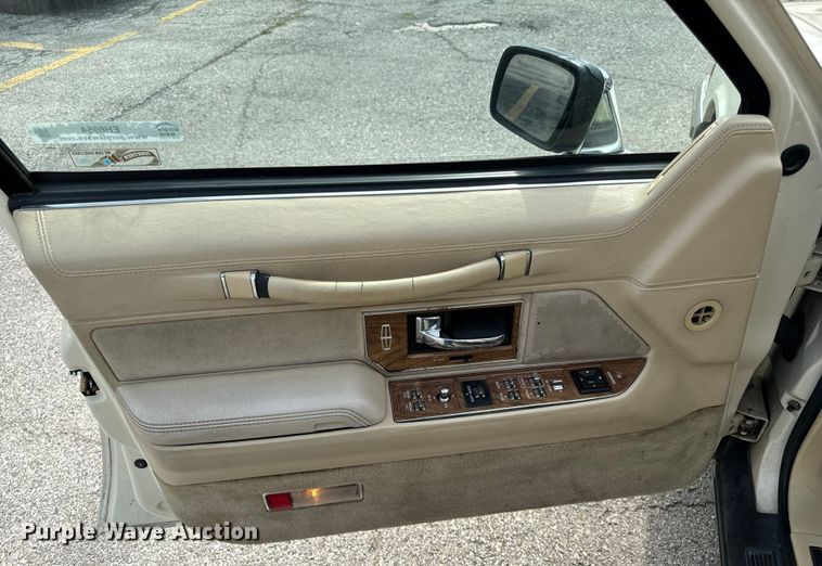 image for item EH6954 1990 Lincoln  Town Car 