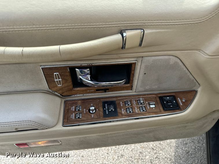 image for item EH6954 1990 Lincoln  Town Car 