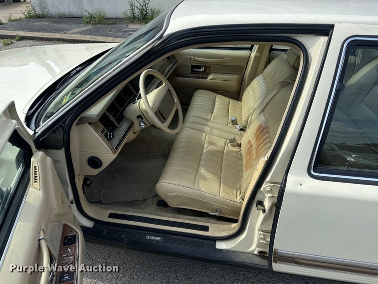 image for item EH6954 1990 Lincoln  Town Car 