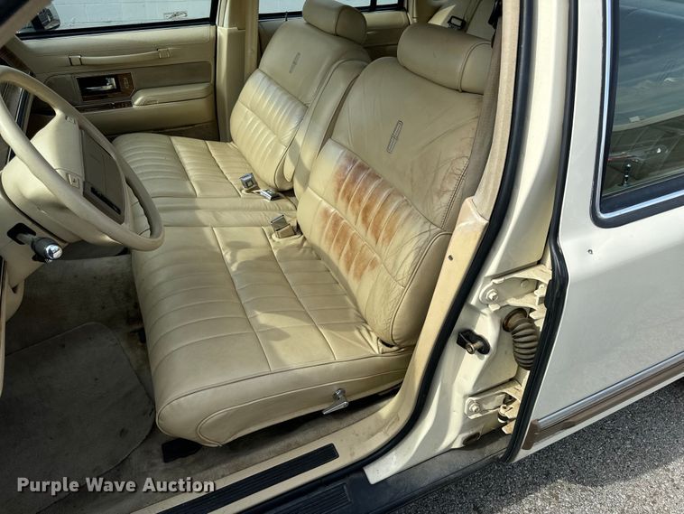 image for item EH6954 1990 Lincoln  Town Car 