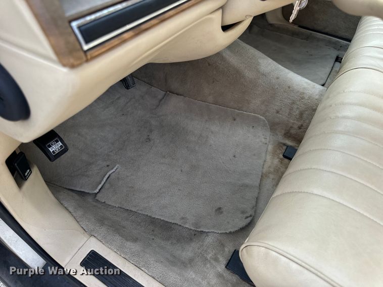 image for item EH6954 1990 Lincoln  Town Car 