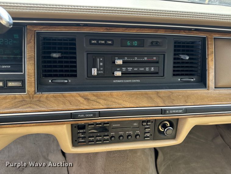 image for item EH6954 1990 Lincoln  Town Car 