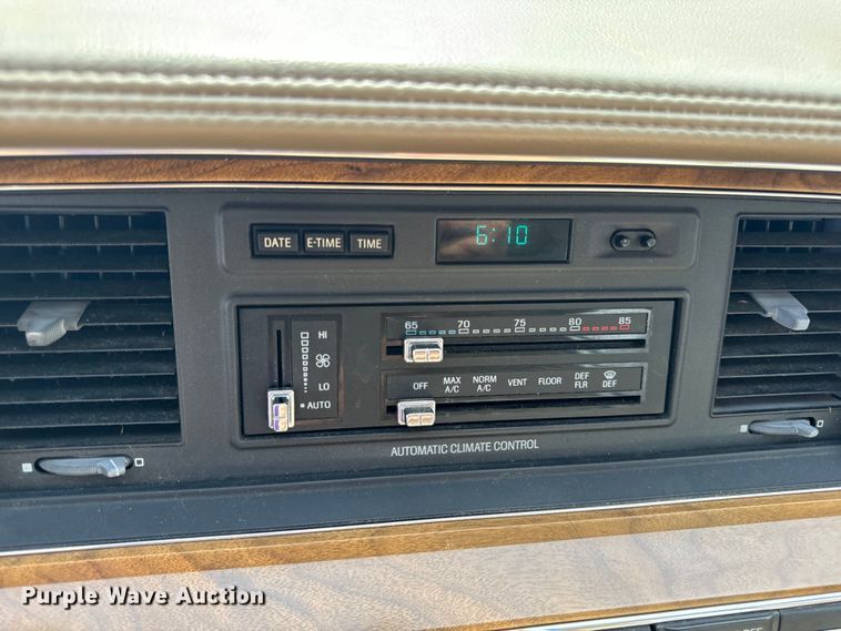 image for item EH6954 1990 Lincoln  Town Car 