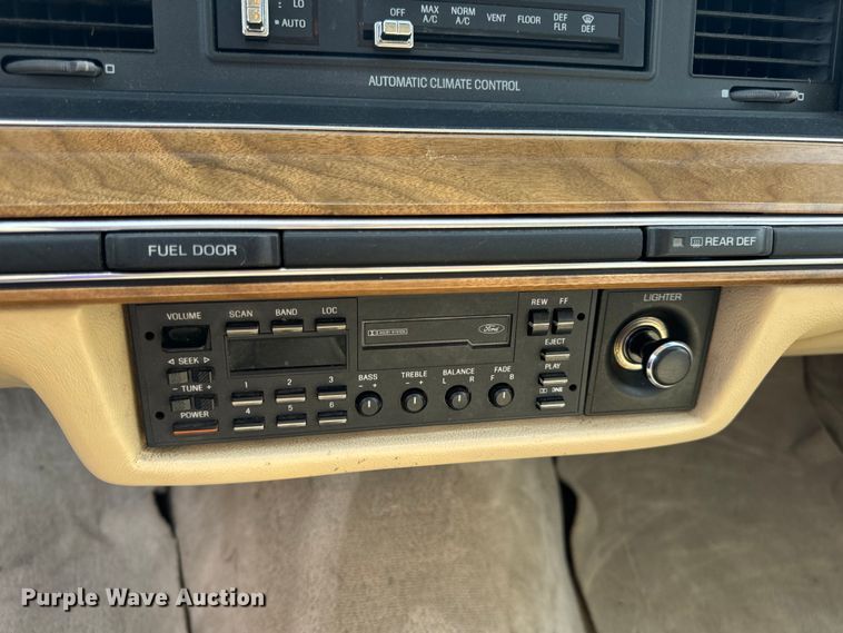 image for item EH6954 1990 Lincoln  Town Car 