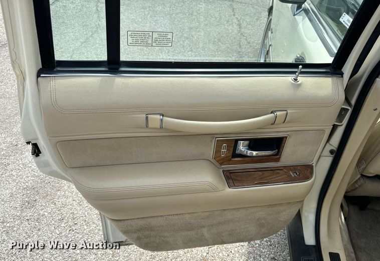 image for item EH6954 1990 Lincoln  Town Car 