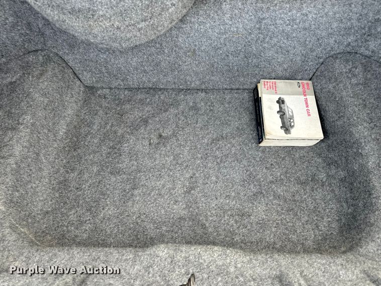 image for item EH6954 1990 Lincoln  Town Car 