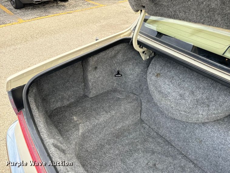 image for item EH6954 1990 Lincoln  Town Car 