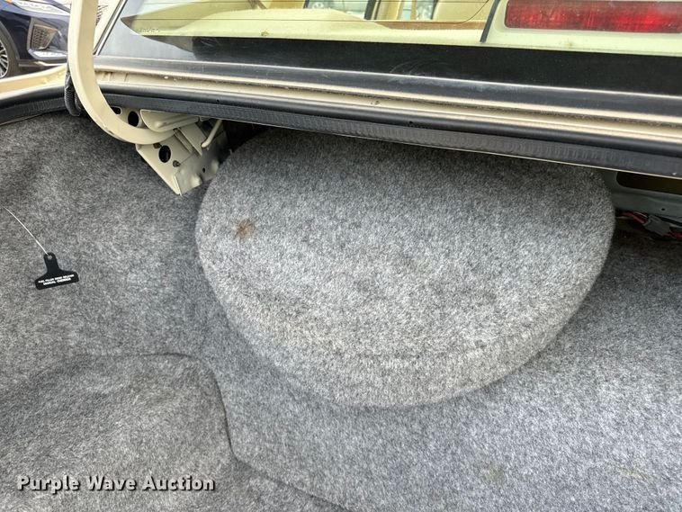 image for item EH6954 1990 Lincoln  Town Car 