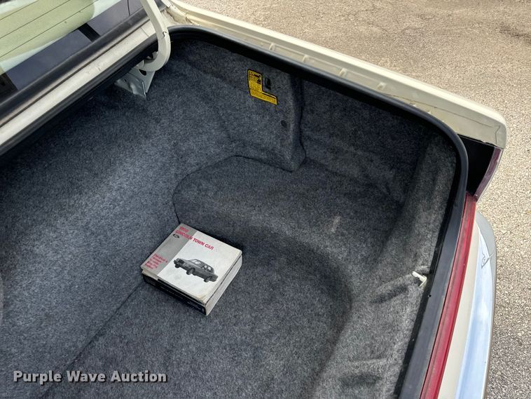 image for item EH6954 1990 Lincoln  Town Car 