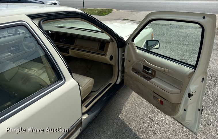 image for item EH6954 1990 Lincoln  Town Car 