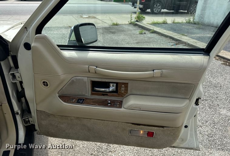 image for item EH6954 1990 Lincoln  Town Car 