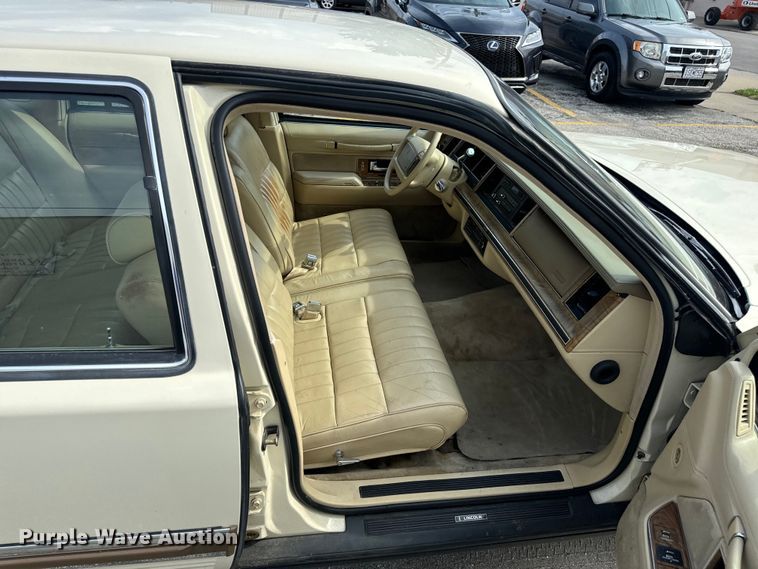 image for item EH6954 1990 Lincoln  Town Car 