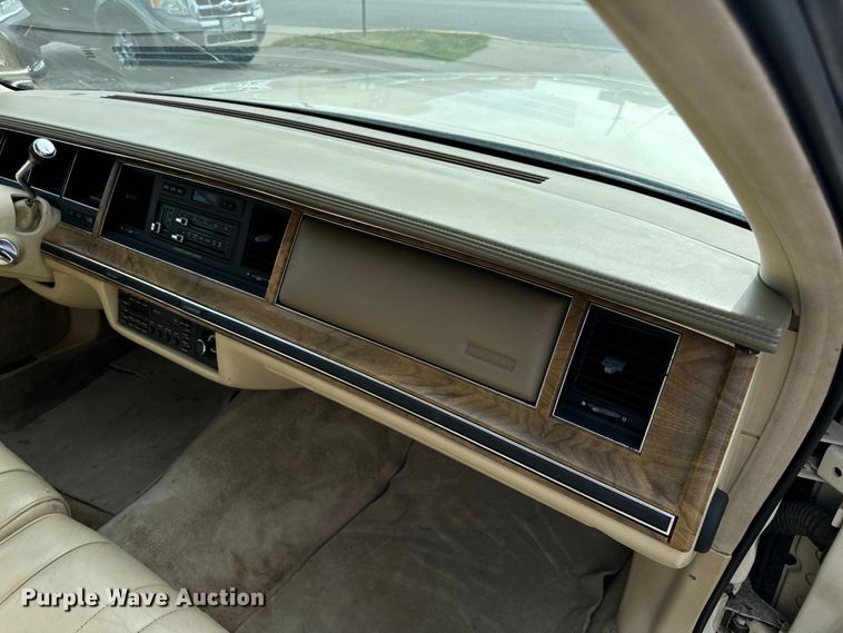 image for item EH6954 1990 Lincoln  Town Car 