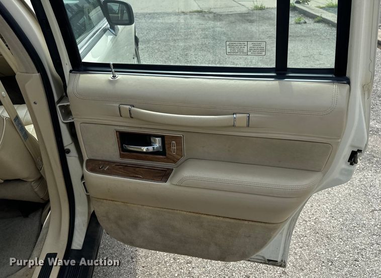 image for item EH6954 1990 Lincoln  Town Car 