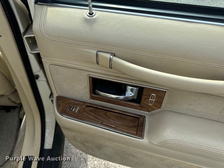 image for item EH6954 1990 Lincoln  Town Car 