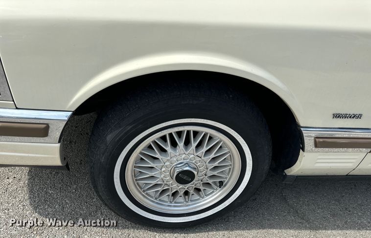 image for item EH6954 1990 Lincoln  Town Car 