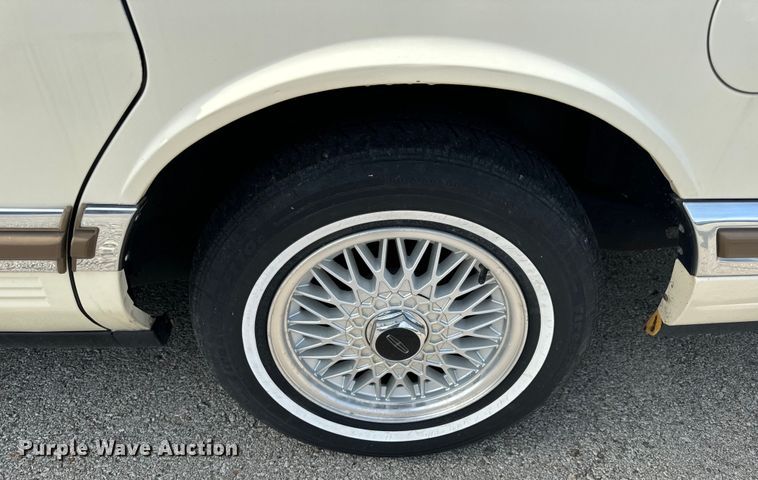 image for item EH6954 1990 Lincoln  Town Car 