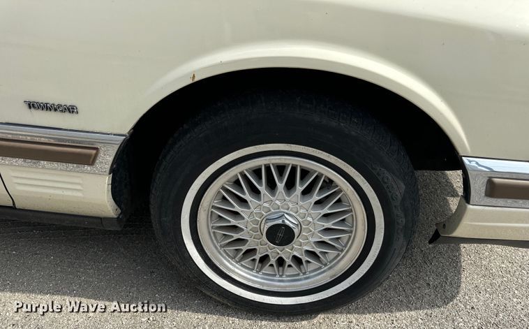 image for item EH6954 1990 Lincoln  Town Car 