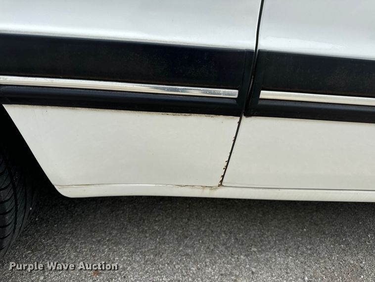 image for item EH6958 1988 Ford Thunderbird 