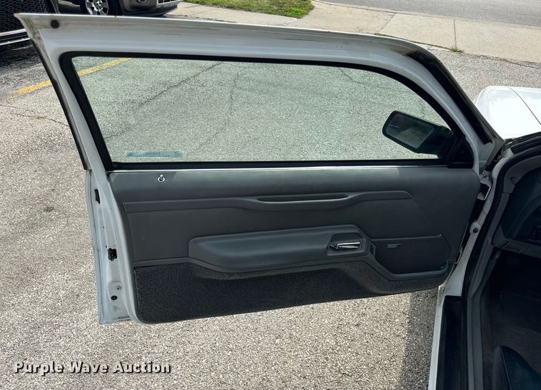 image for item EH6958 1988 Ford Thunderbird 