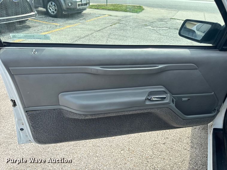 image for item EH6958 1988 Ford Thunderbird 