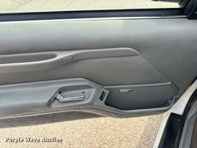 image for item EH6958 1988 Ford Thunderbird 