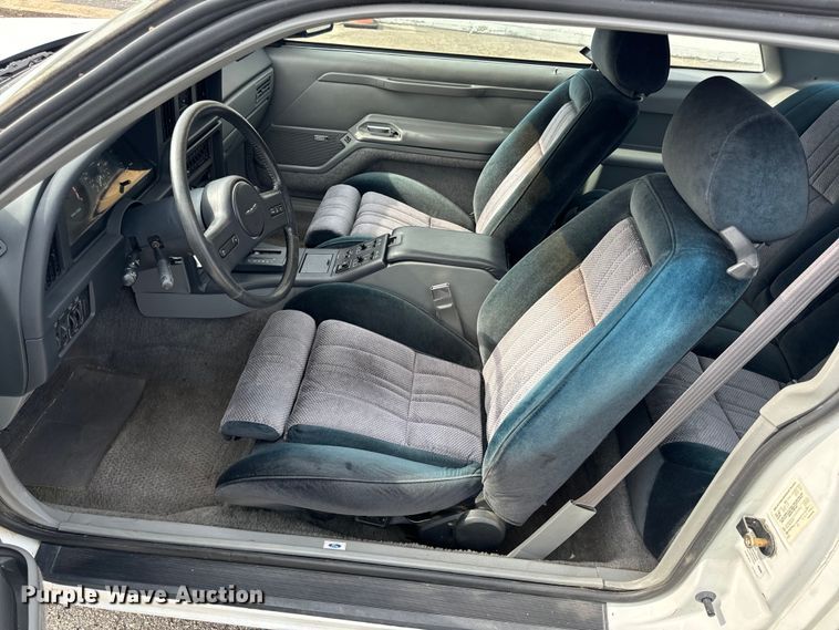 image for item EH6958 1988 Ford Thunderbird 