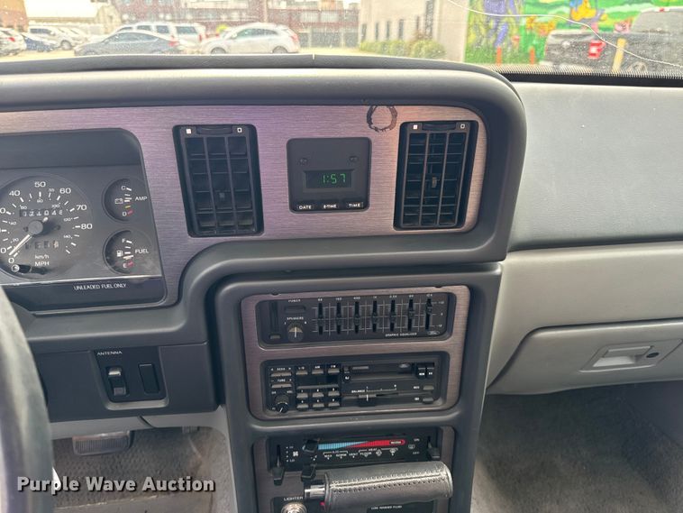 image for item EH6958 1988 Ford Thunderbird 