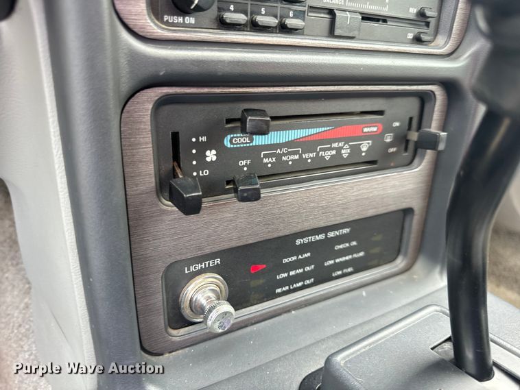 image for item EH6958 1988 Ford Thunderbird 