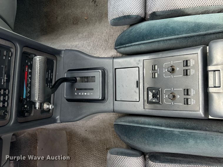 image for item EH6958 1988 Ford Thunderbird 