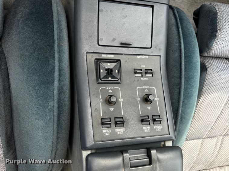 image for item EH6958 1988 Ford Thunderbird 