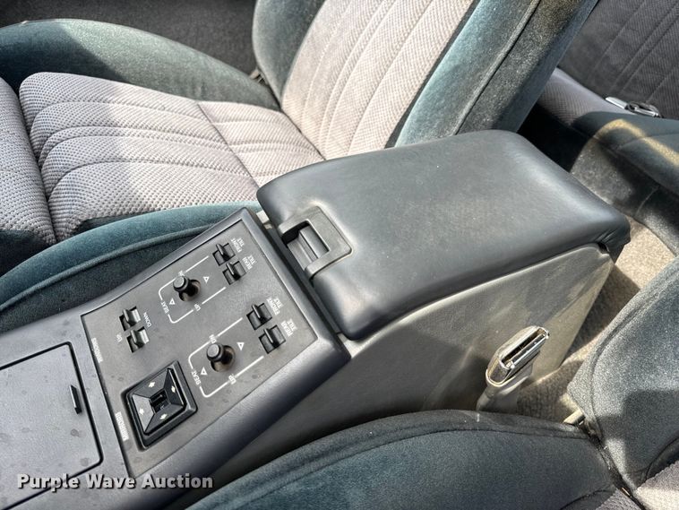 image for item EH6958 1988 Ford Thunderbird 