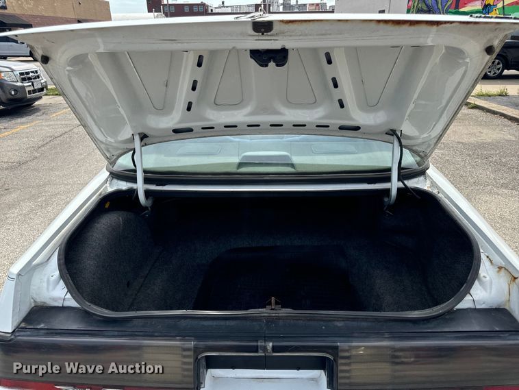 image for item EH6958 1988 Ford Thunderbird 