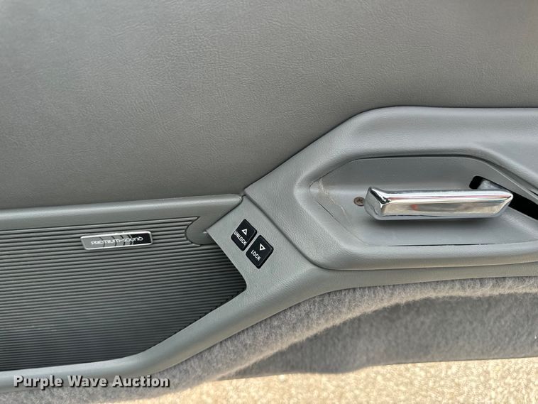 image for item EH6958 1988 Ford Thunderbird 