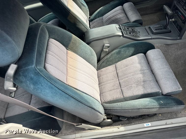 image for item EH6958 1988 Ford Thunderbird 