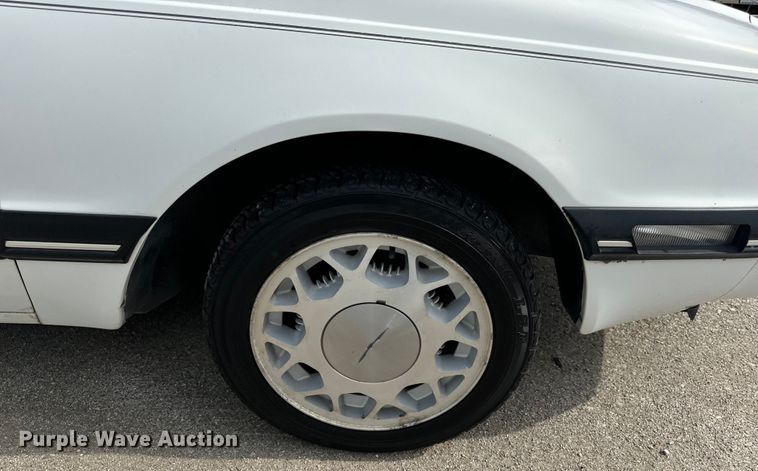 image for item EH6958 1988 Ford Thunderbird 