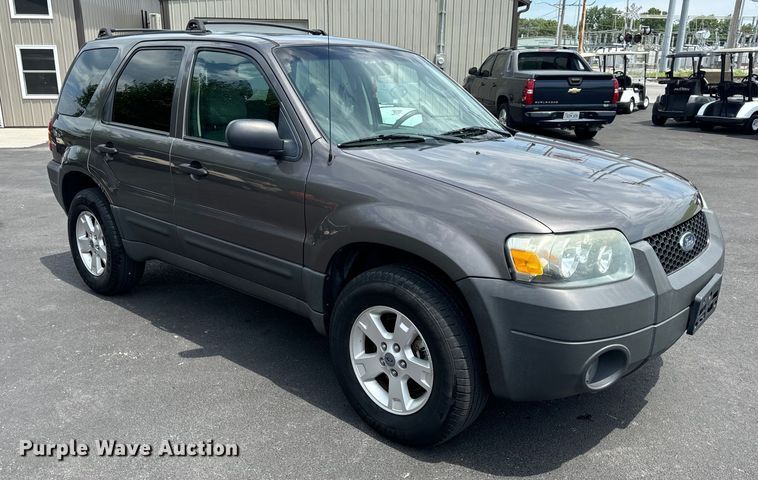 image for item EH6963 2005 Ford Escape XLT SUV