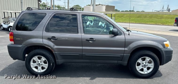 image for item EH6963 2005 Ford Escape XLT SUV