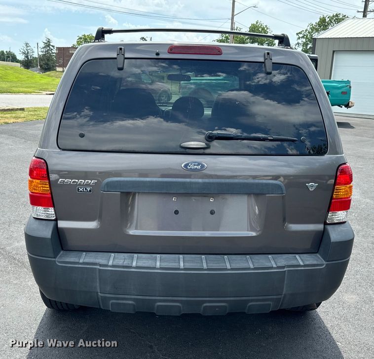 image for item EH6963 2005 Ford Escape XLT SUV