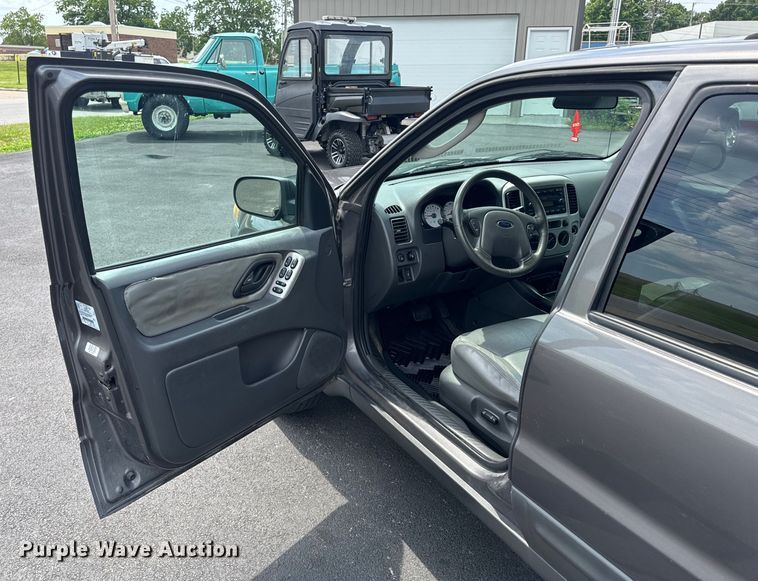 image for item EH6963 2005 Ford Escape XLT SUV