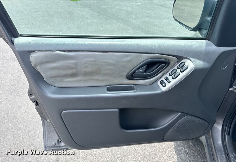 image for item EH6963 2005 Ford Escape XLT SUV