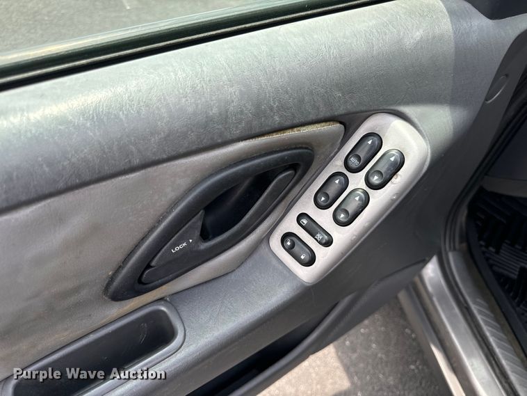 image for item EH6963 2005 Ford Escape XLT SUV