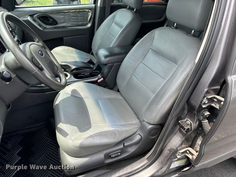 image for item EH6963 2005 Ford Escape XLT SUV