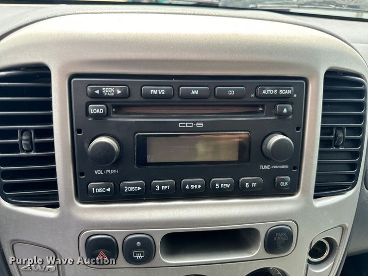 image for item EH6963 2005 Ford Escape XLT SUV