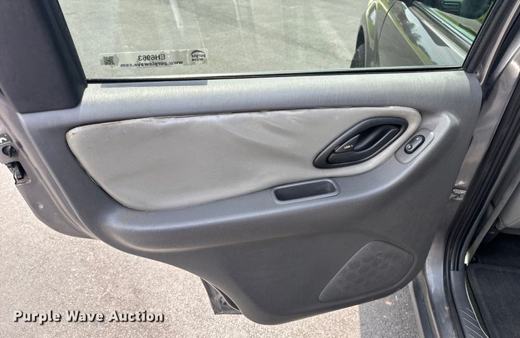 image for item EH6963 2005 Ford Escape XLT SUV