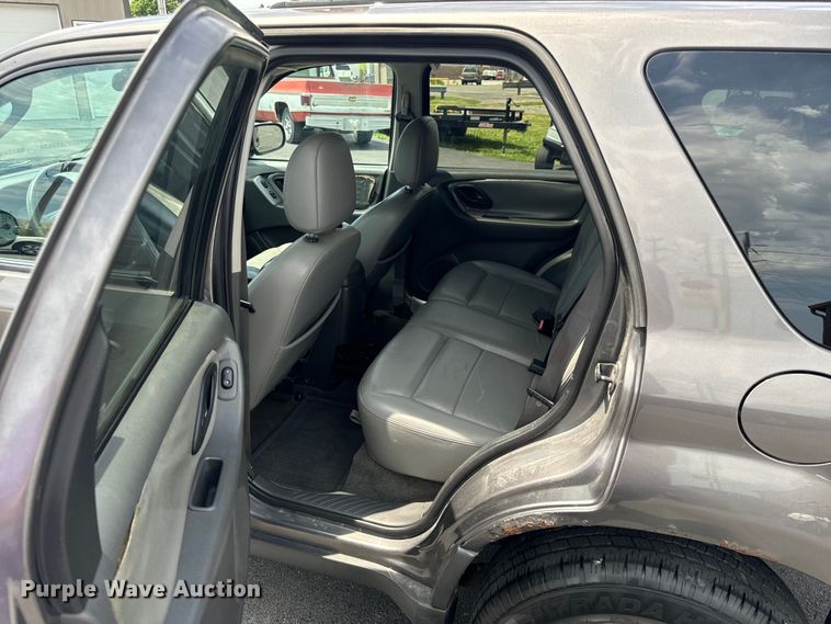 image for item EH6963 2005 Ford Escape XLT SUV